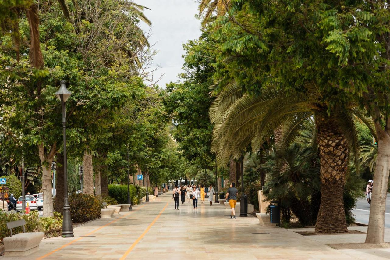 In The Historic Center Of Malaga, Very Close To The Beach And The Ave Train Station, With Private Parking Exterior foto