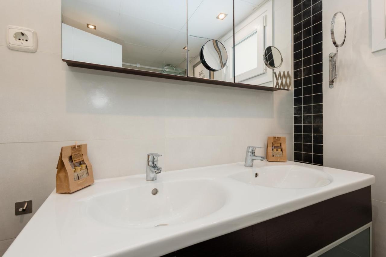 In The Historic Center Of Malaga, Very Close To The Beach And The Ave Train Station, With Private Parking Exterior foto