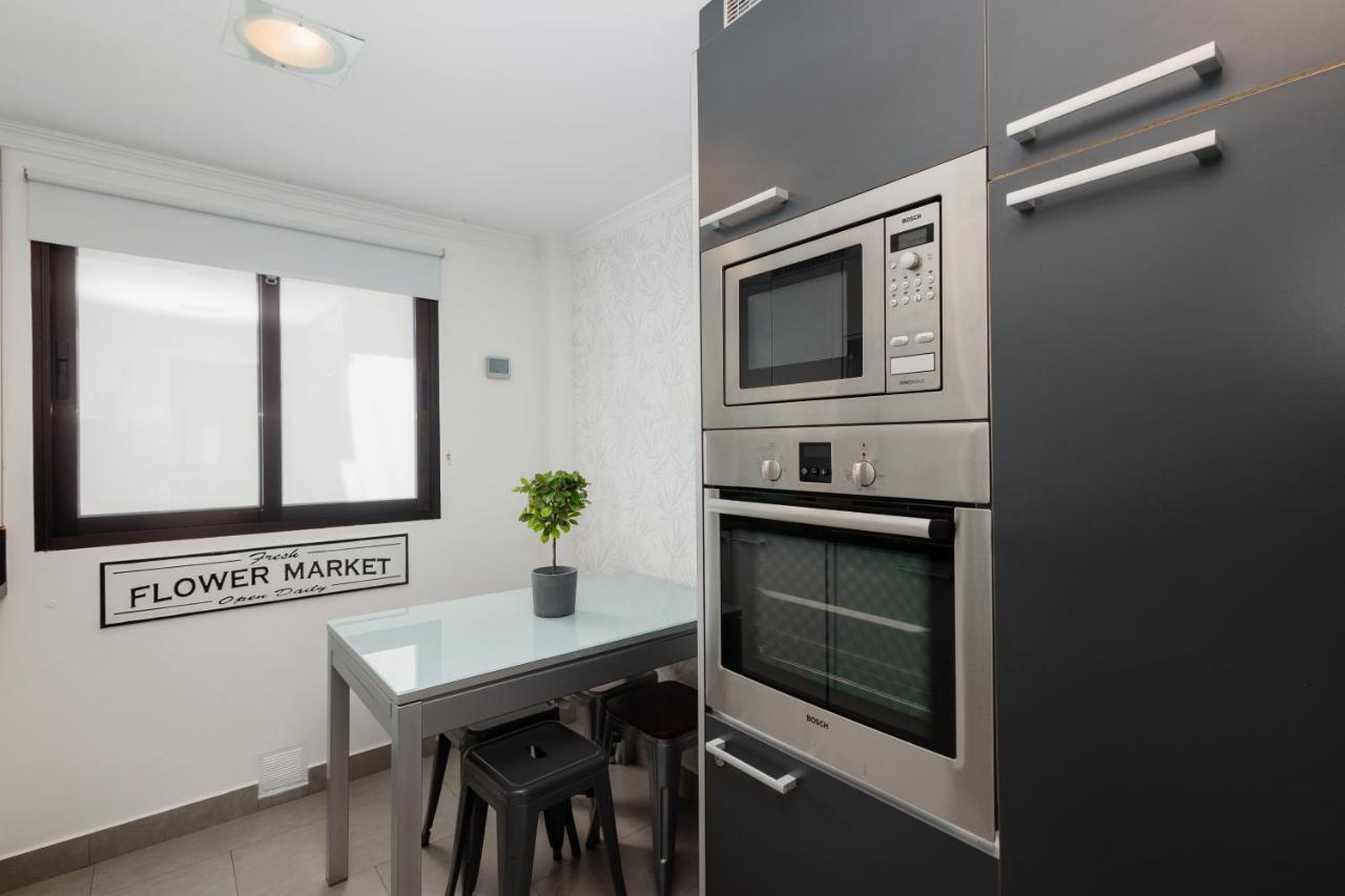 In The Historic Center Of Malaga, Very Close To The Beach And The Ave Train Station, With Private Parking Exterior foto